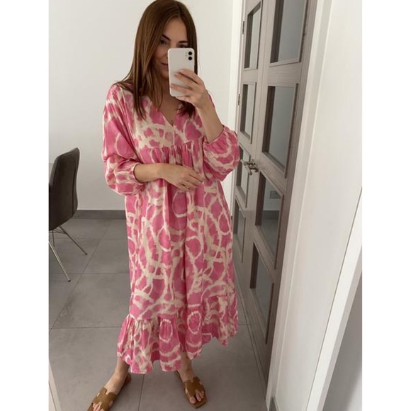 ✖️SOLD✖️ NWT Tiered Midi Dress in Pink Summer Beach Resort Pool - Picture 2 of 3